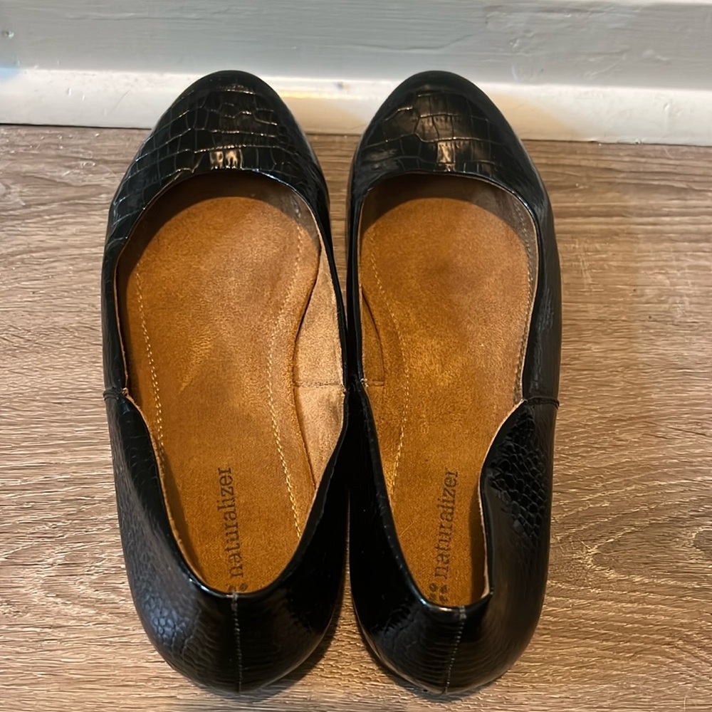 Size 9 Black Flats; like new